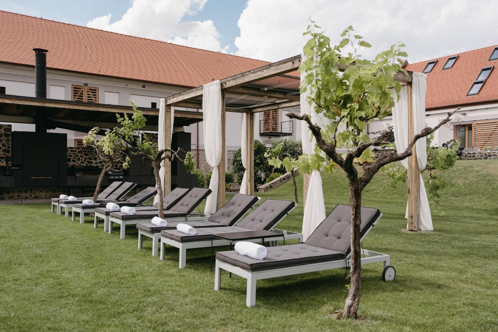 Oblik Resort Louny Buitenkant foto